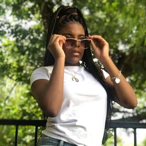 Meet your Posher, Denise